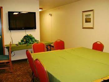Country & By Radisson, Big Flats Hotel 3*