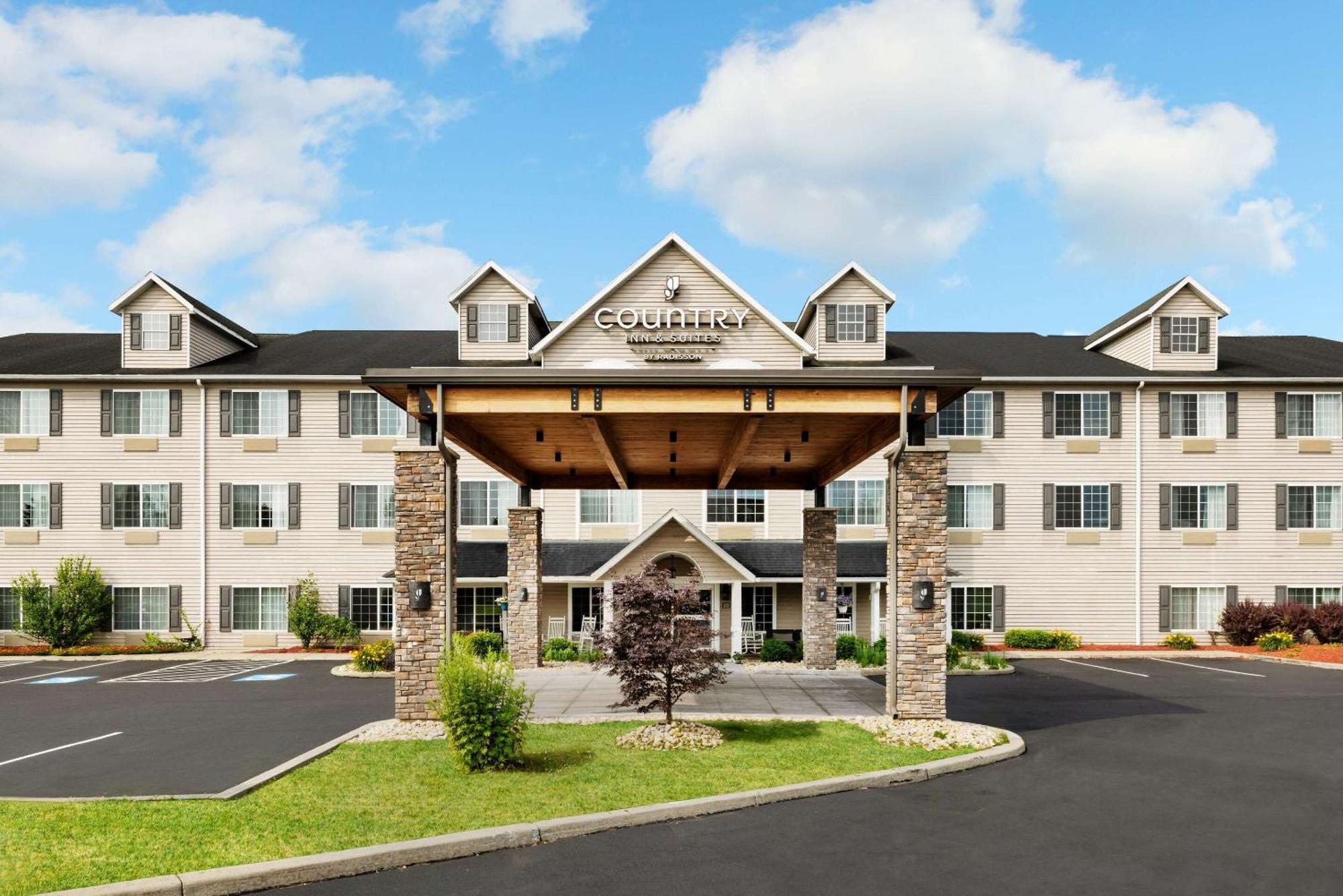 Country & By Radisson, Big Flats Hotel 3*