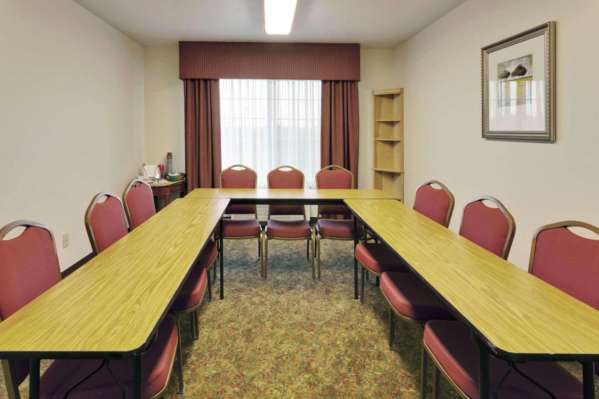 Hotel Country & By Radisson, Big Flats 3*