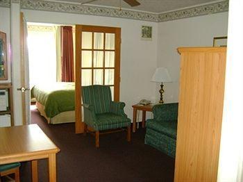 Country & By Radisson, Big Flats Hotel