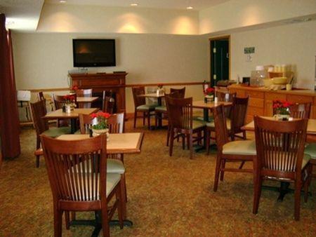 Country & By Radisson, Big Flats 3*