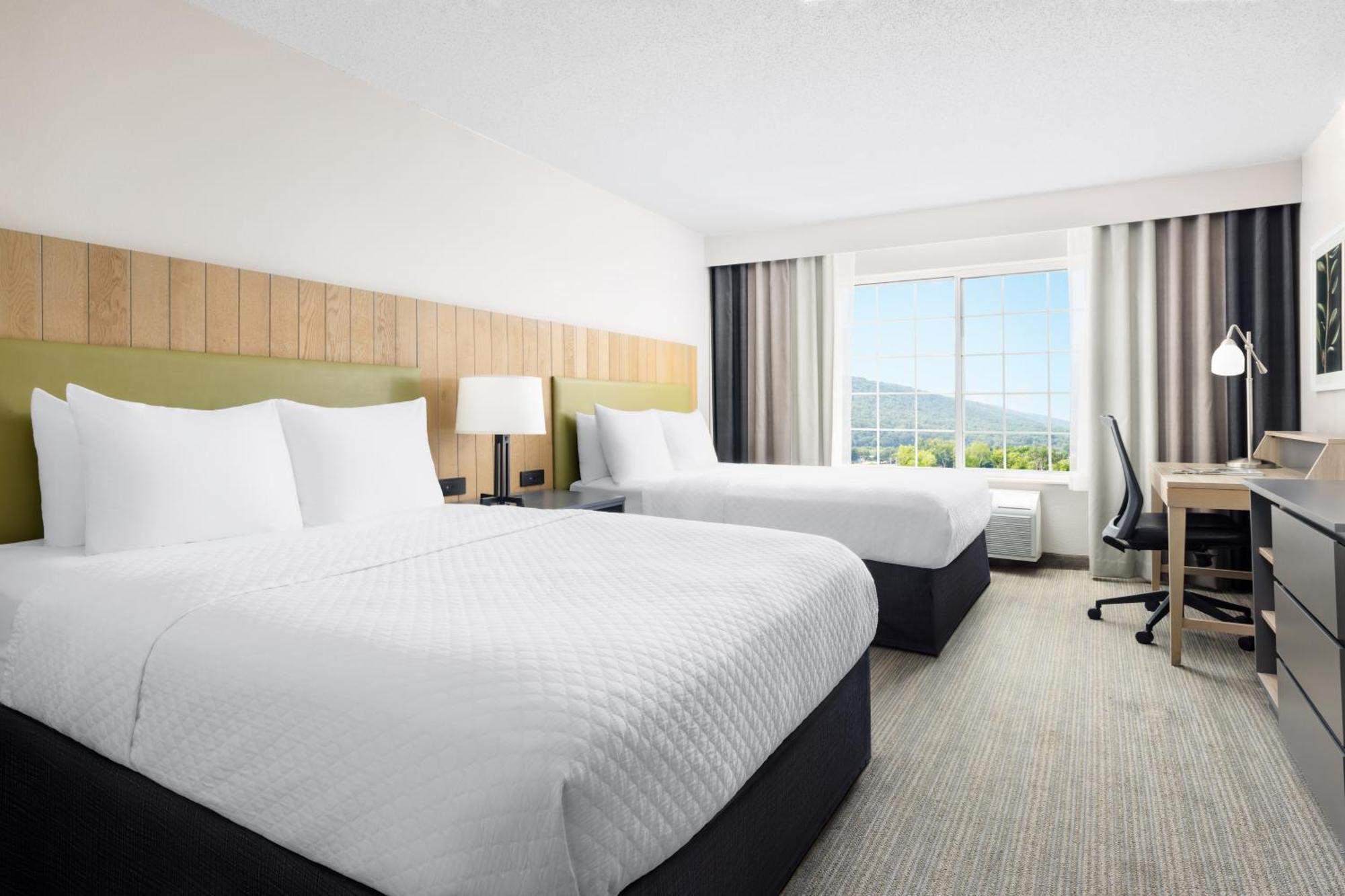 Country & By Radisson, Big Flats Hotel