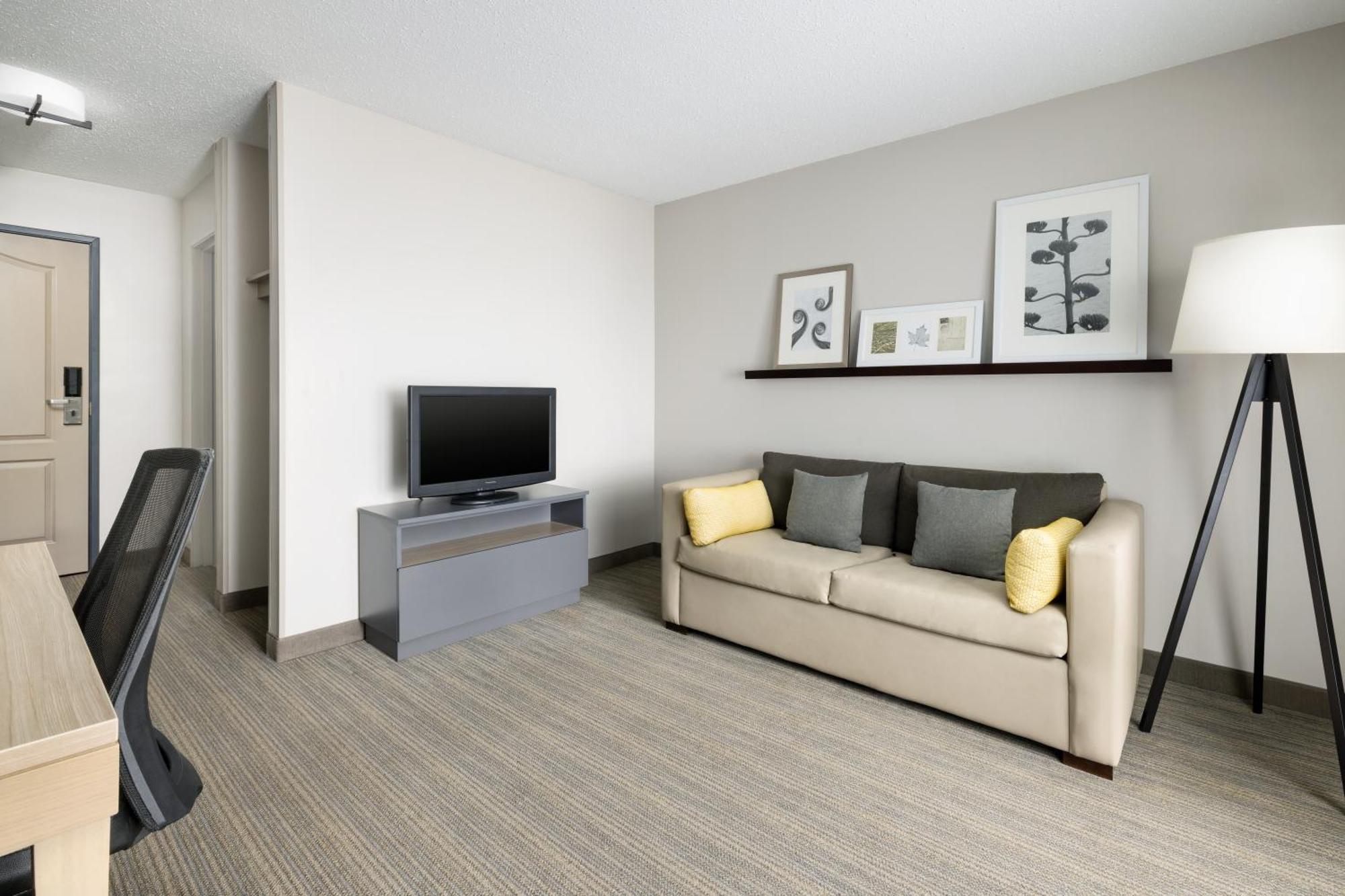 Country & By Radisson, Big Flats Hotel 3*